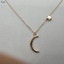 Load image into Gallery viewer, Moon Small Necklace